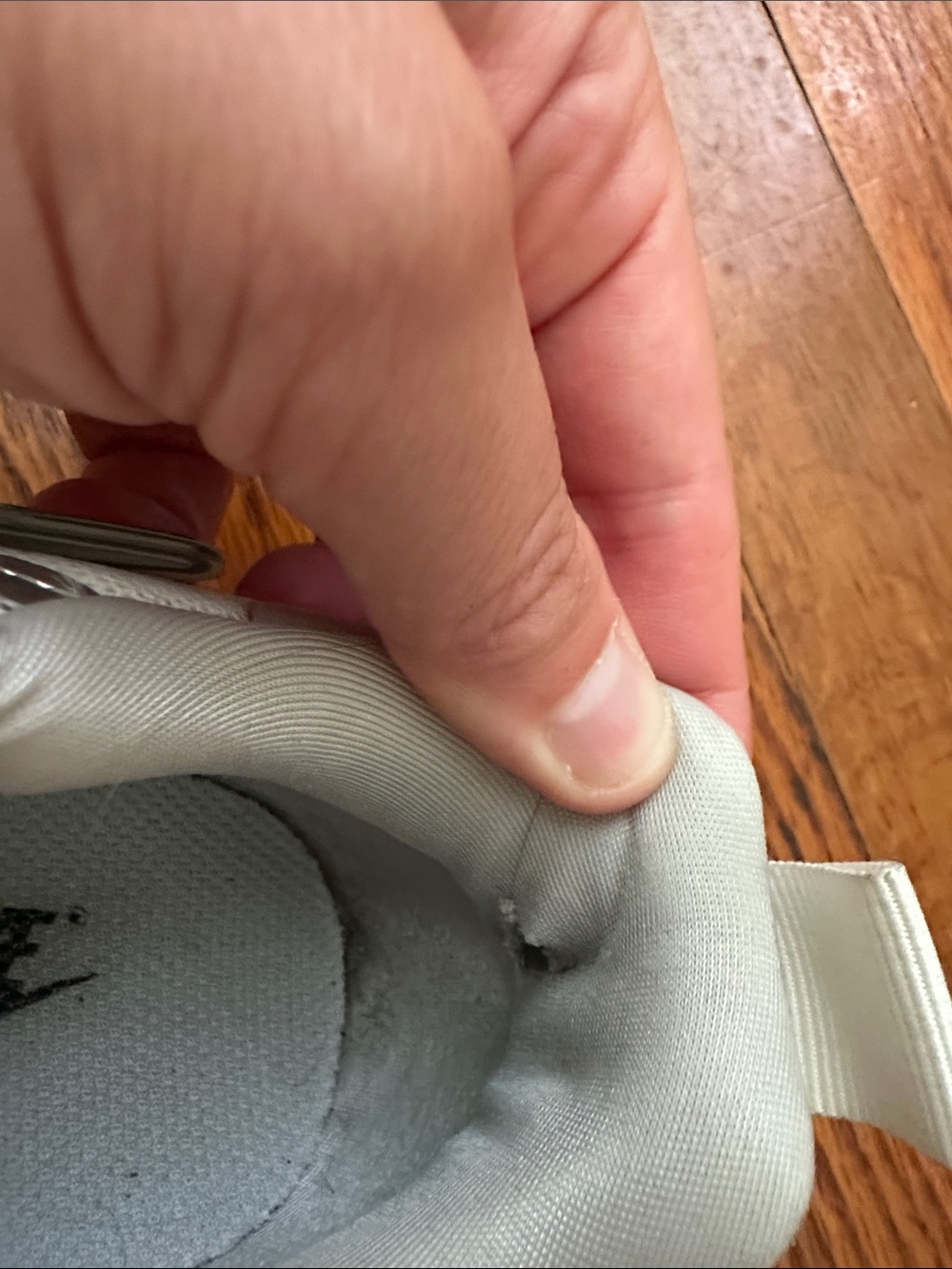 Nike Silver and White Athletic Trainers - Picture 3 of 6